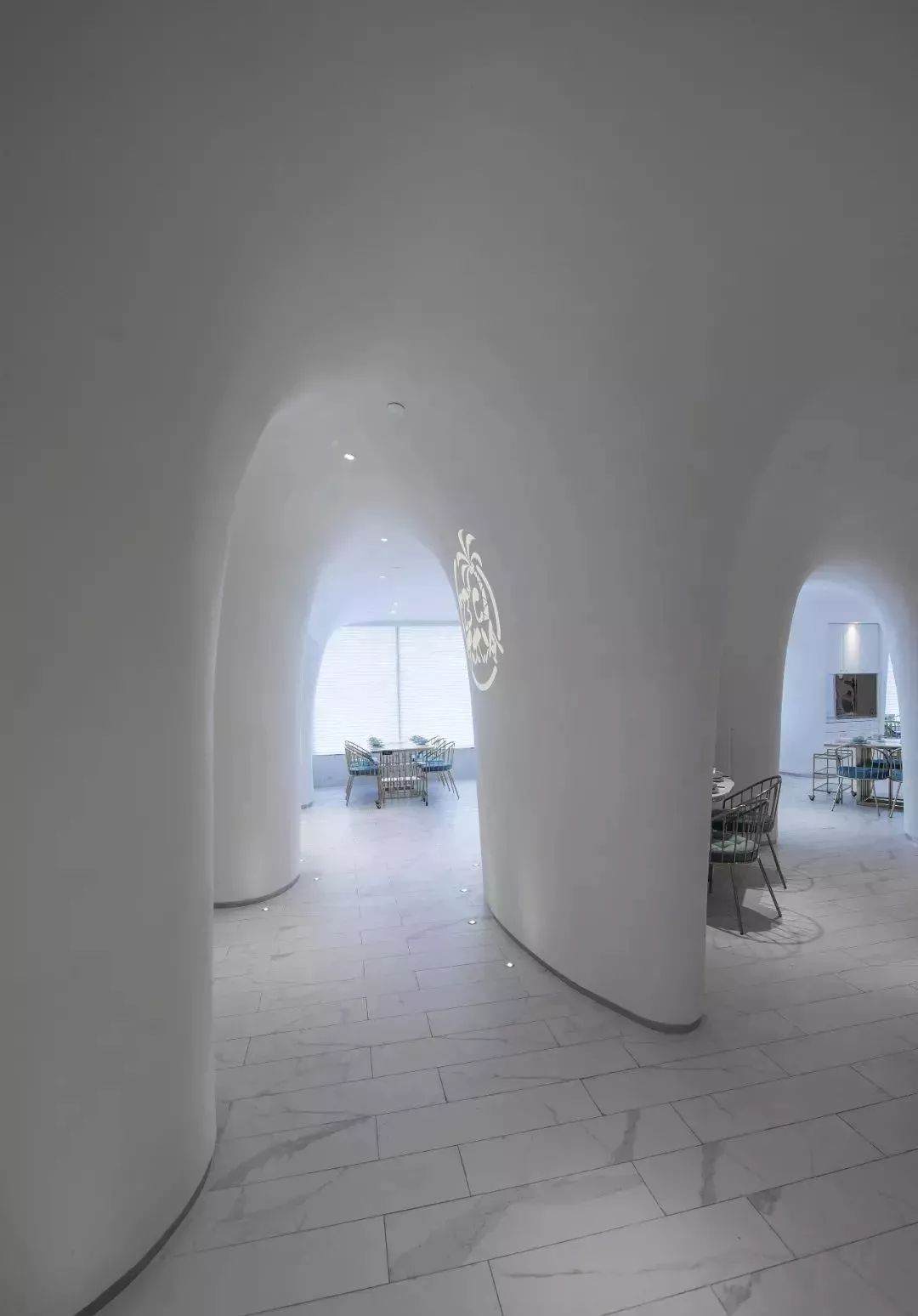 帶您看看上海一家時尚火鍋餐廳用“爵士白大理石”打造的內(nèi)裝視覺