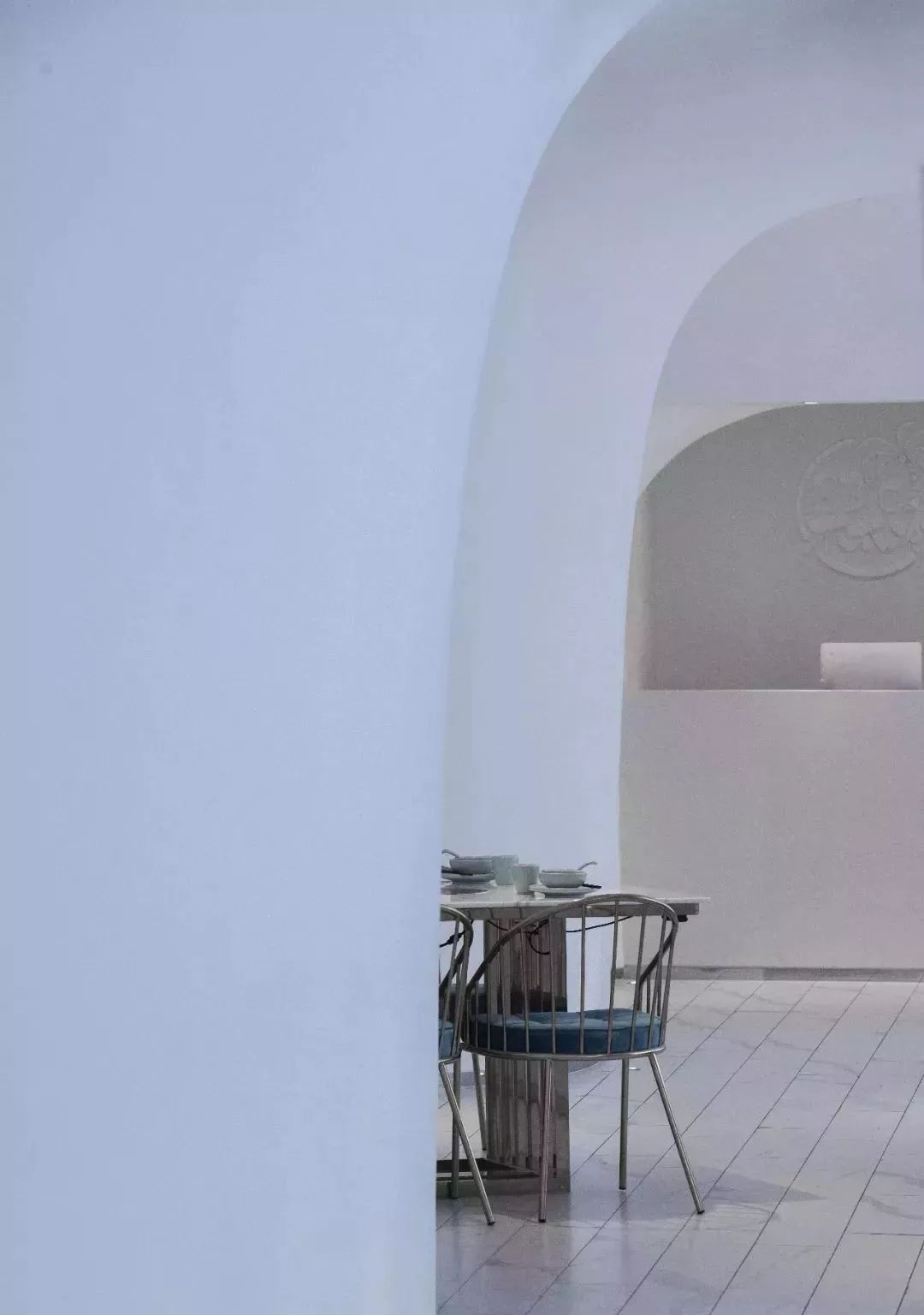 帶您看看上海一家時尚火鍋餐廳用“爵士白大理石”打造的內(nèi)裝視覺